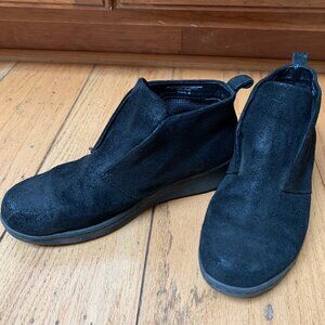 Born Booties Black Suede size 9  40.5